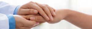 patient doctor hans touching